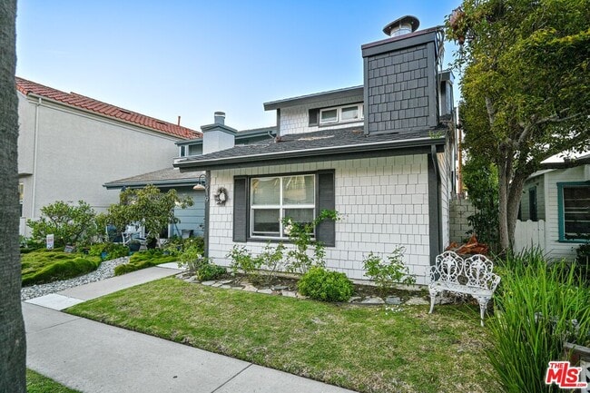 Building Photo - 219 13th St