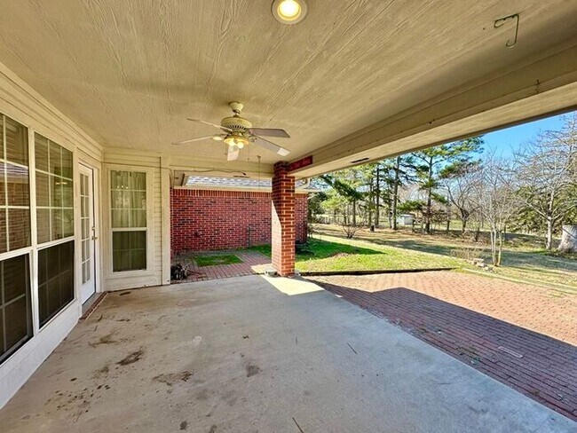 Building Photo - Tour Today! 3/2/2 On 1 Acre in Brownsboro!