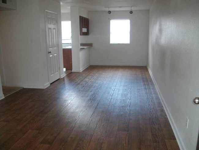 Living Area - Hickory Hill Apartments