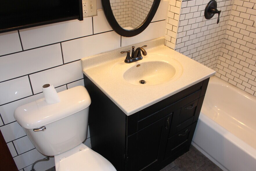 Bathroom 3 - 1516 Thurston Ave