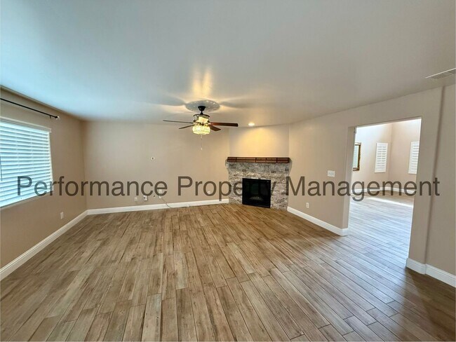 Building Photo - Spacious 5 Bed/3 Bath + Office in SW Bakersfield w/ RBP & $0 Deposit Option