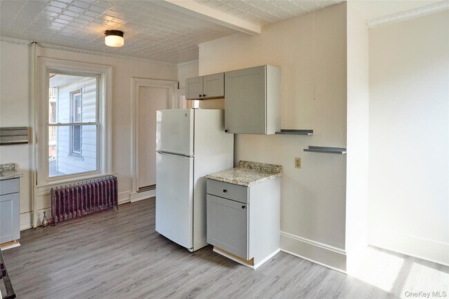 Building Photo - 457 Main St