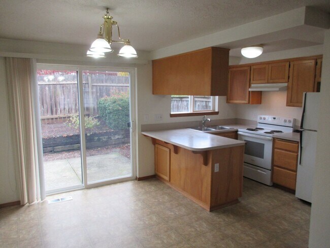 Building Photo - Two Bedroom Duplex in South Salem