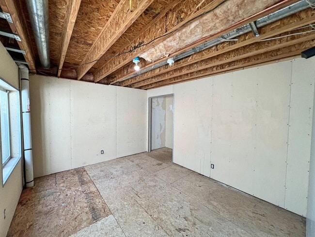 Building Photo - 2645 E 110th Ct