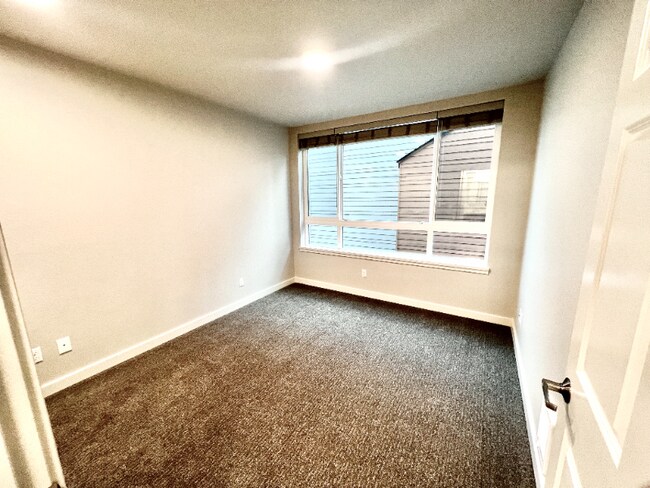 Building Photo - 2330 Yakima Ct