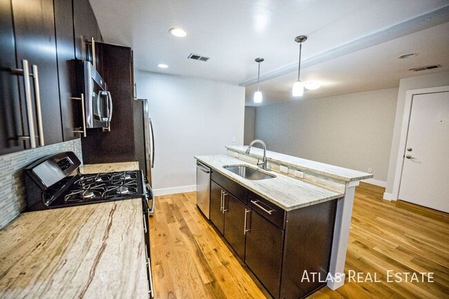 Building Photo - 2nd Floor LoHi 2 Bed 1 Bath with a Private...