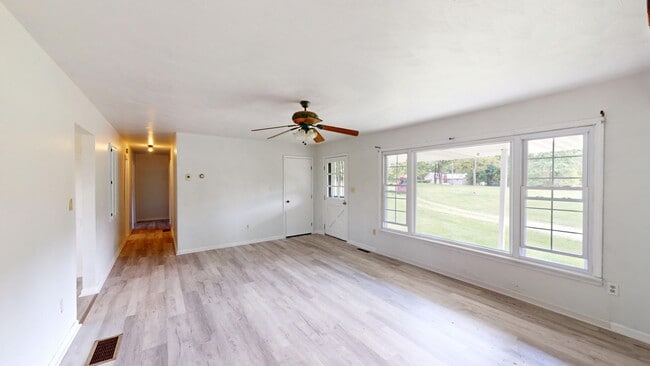 Building Photo - 3 bed/2 bath in country- Plymouth Schools