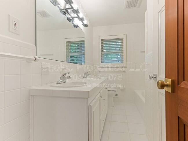 Building Photo - 421 Blairmore Dr