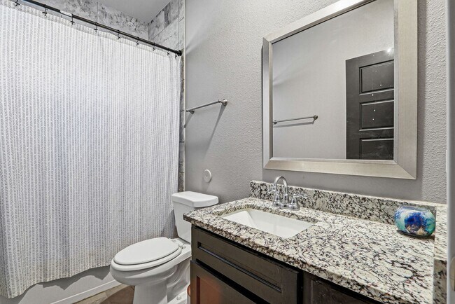 Building Photo - BEAUTIFUL FAR EAST HOME RIGHT OFF I-10, PET FRIENDLY WITH NO BREED RESTRICTIONS