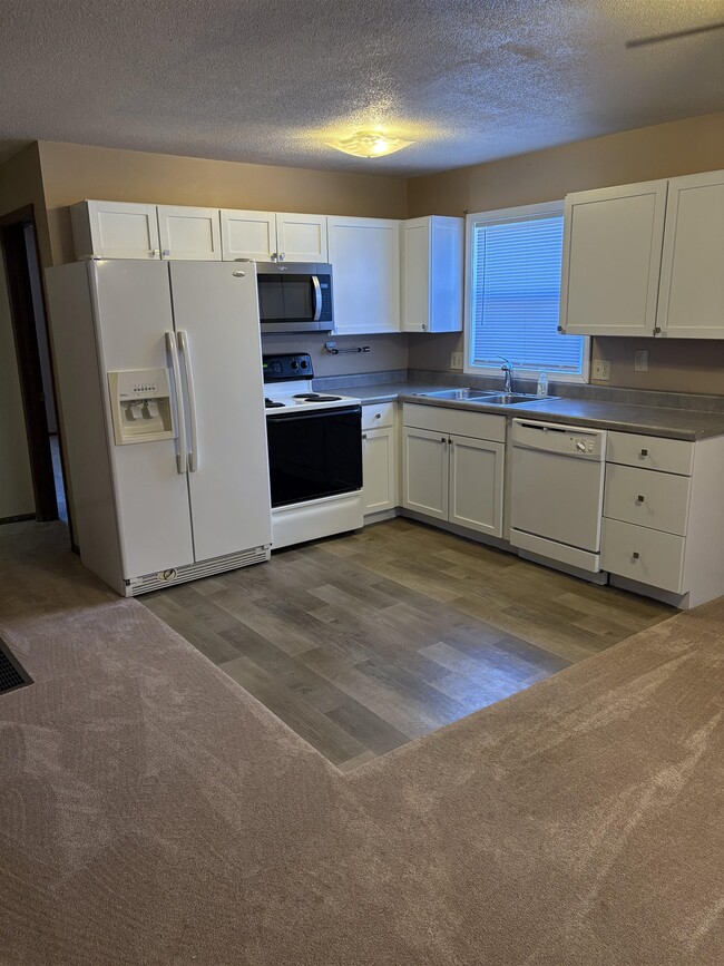 Building Photo - 2232 Nuttman Ave