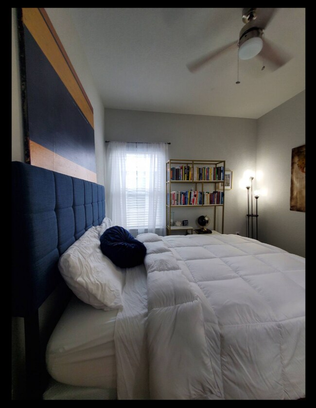 Building Photo - Modern 3-Bed Home with Island Kitchen, Private Patio, and Fenced Yard in Converse