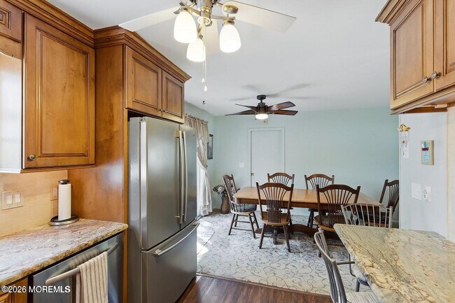Building Photo - 1163 Manor Dr
