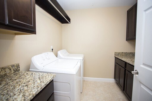 Building Photo - ** 1 MONTH FREE IF YOU MOVE IN BY FEBRUARY 28TH** Beautiful 2 Bedroom Apartment in Fort Walton Be...