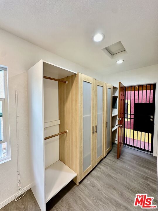 Building Photo - 523 1/2 W 56th St