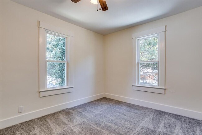 Building Photo - Riverside home for rent