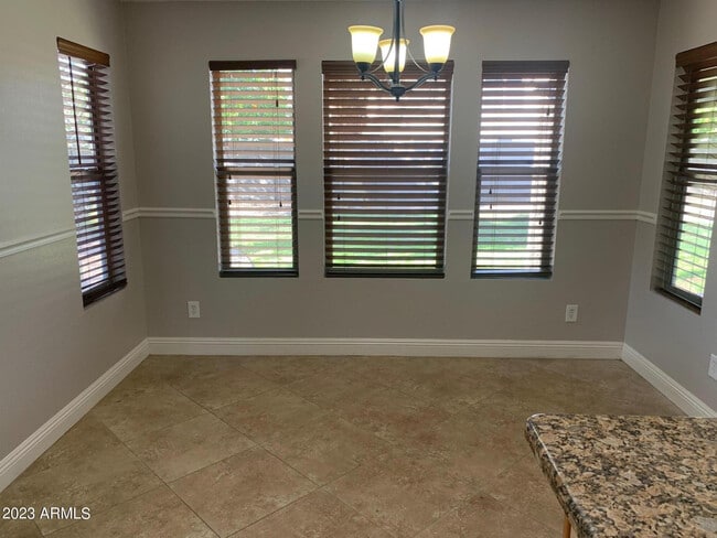 Building Photo - 494 W Cotton Ln