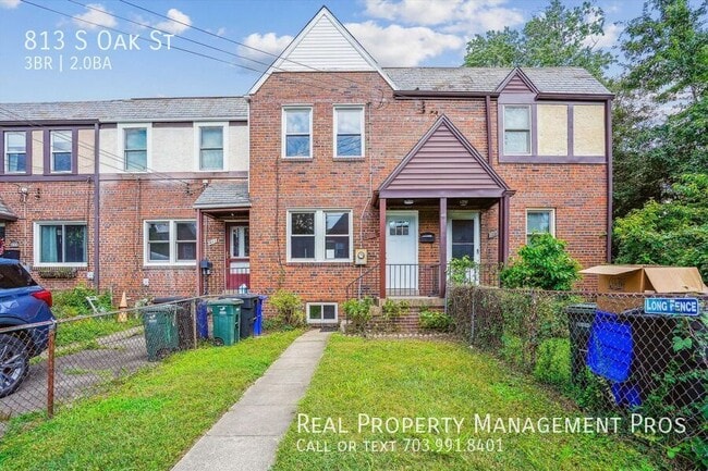 Primary Photo - 813 S Oak St