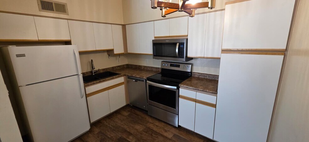 Building Photo - 24 N Mesa Dr