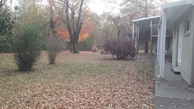 Building Photo - Large 2 Story Home 2540 SFT 3 Bed 2 Bath Home