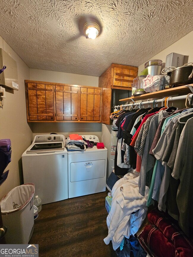 Building Photo - 6090 Strickland Town Rd