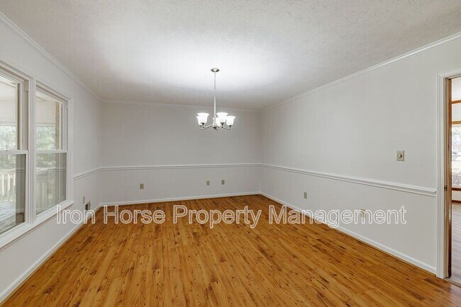 Building Photo - 1060 Windbrooke Ct