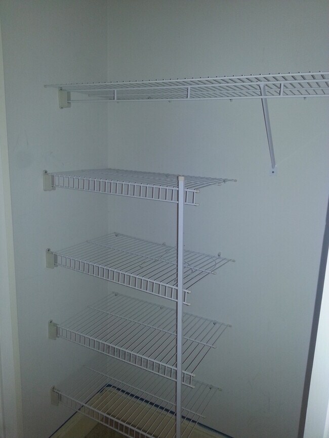 Building Photo - Beautiful 2 bedroom 3 bath condo in the Cherokee Triangle/ Highlands area- ready mid May