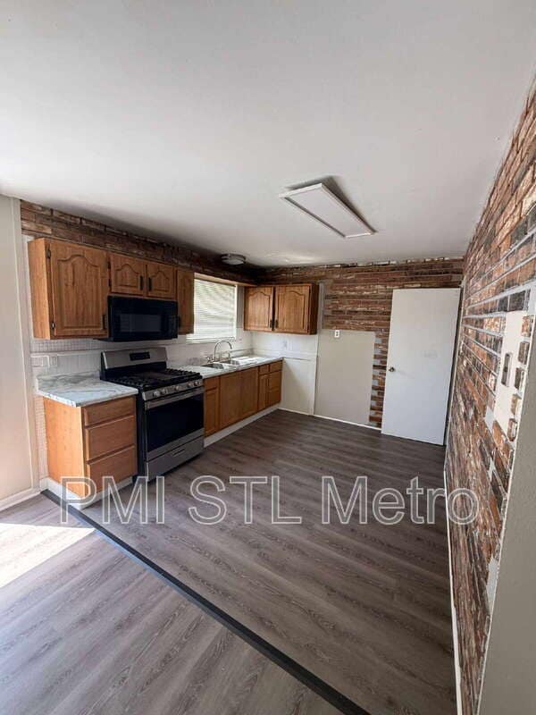 Building Photo - 10557 Castle Dr