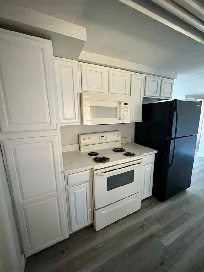 Building Photo - 3606 Blackhawk Dr