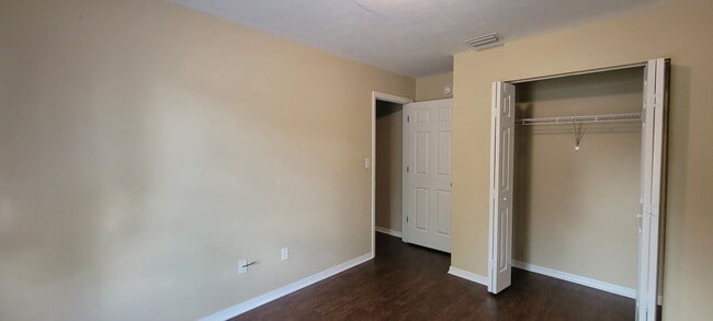 Building Photo - 3 bedroom/2 bath in Palm Grove