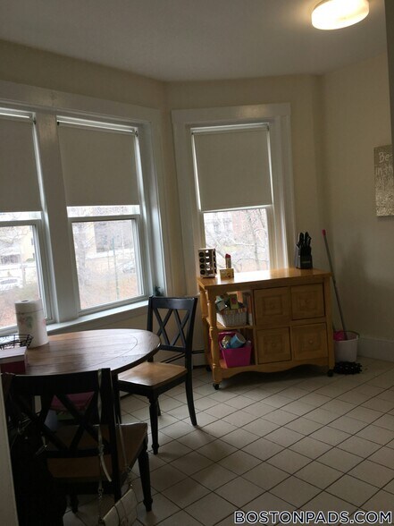 Building Photo - 1539 Beacon St
