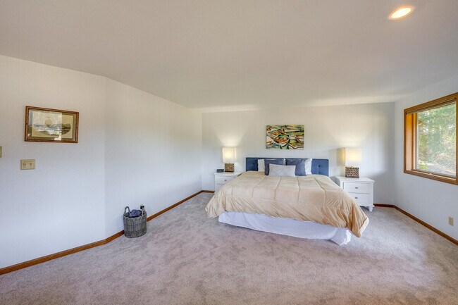 Building Photo - 902 Paiute Pl