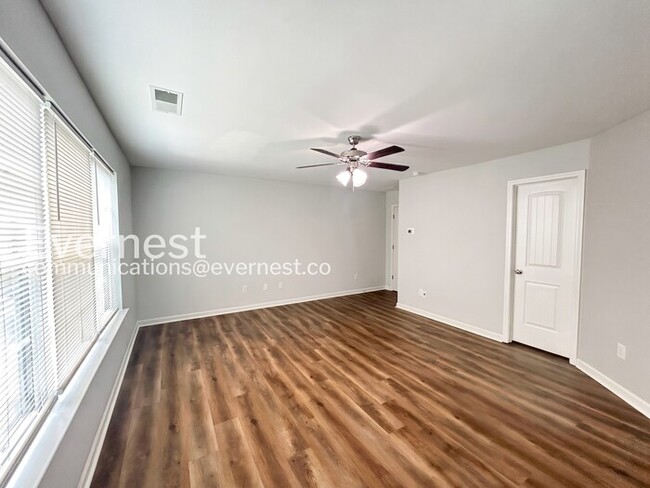 Building Photo - Modern 3-Bedroom Home in a Walkable, Bike-Friendly Community / Pet Friendly