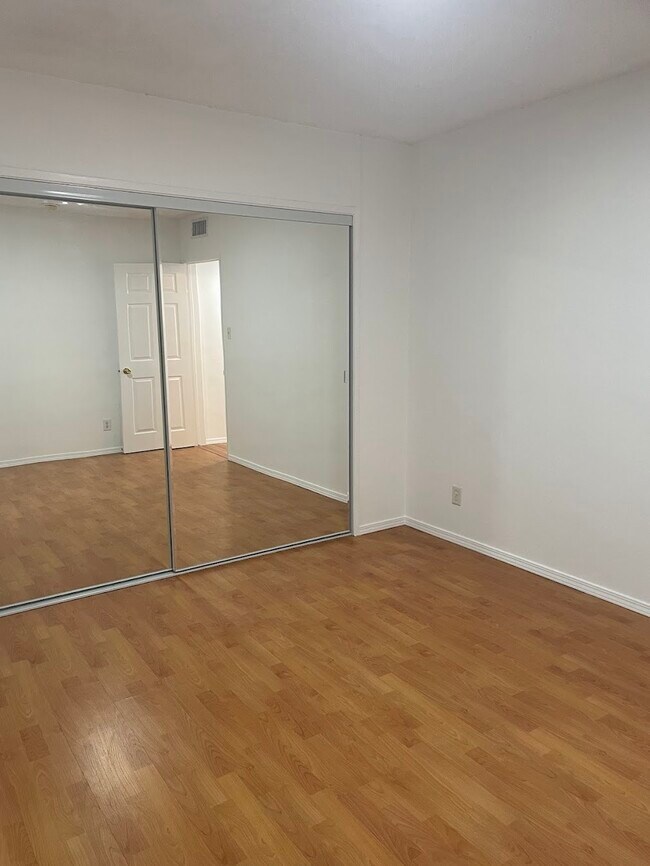 Building Photo - 1520 Venice Blvd