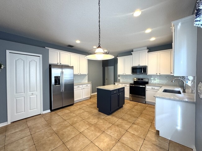 Building Photo - 920 Lost Grove Cir