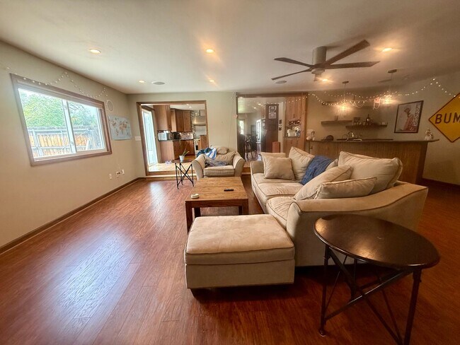 Building Photo - Spacious Remodeled Single Family Ranch Home in Golden!