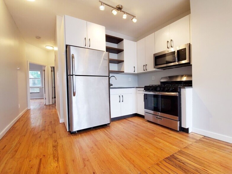 Building Photo - 804 Evergreen Ave