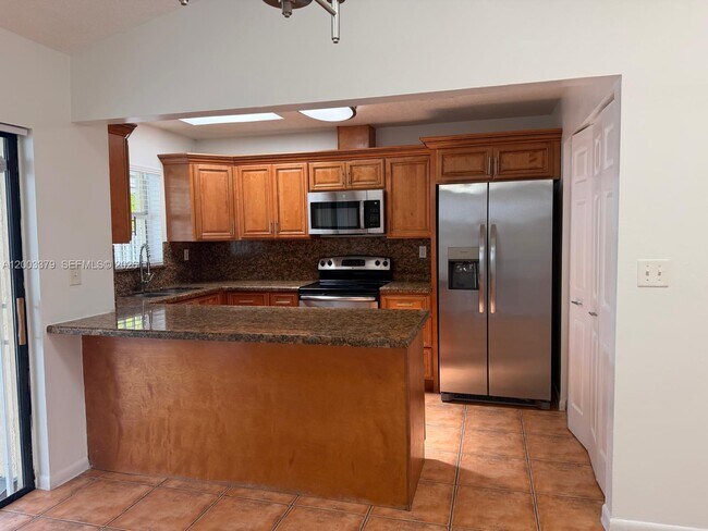 Building Photo - 9123 SW 149th Ct