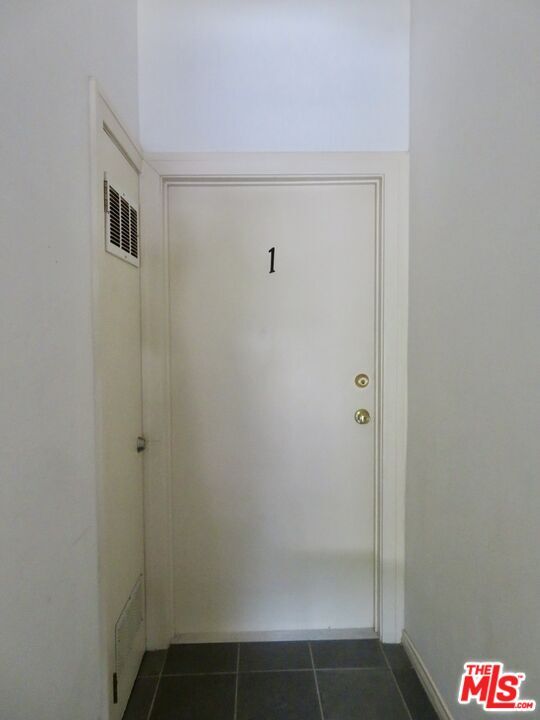 Building Photo - 8861 Alden Dr