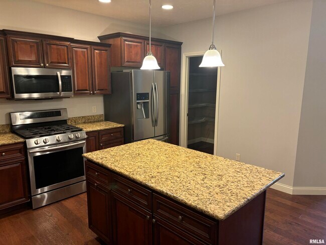 Building Photo - 2315 W Paddington Ct