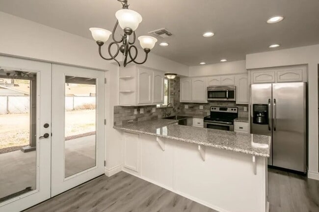 Building Photo - Remodeled 4-Bedroom Home in the Heart of K...
