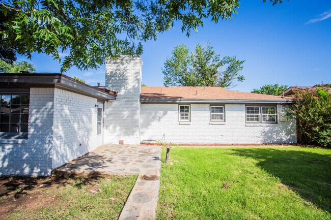 Building Photo - 6114 Nashville Ave