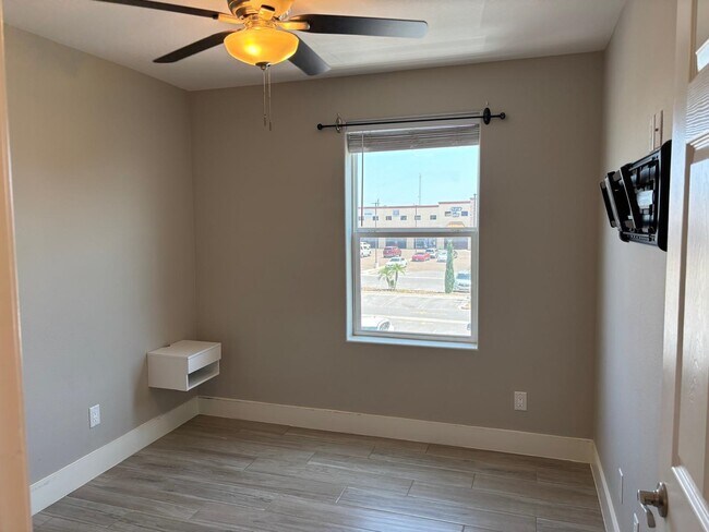 Building Photo - 8218 Casa Verde Rd