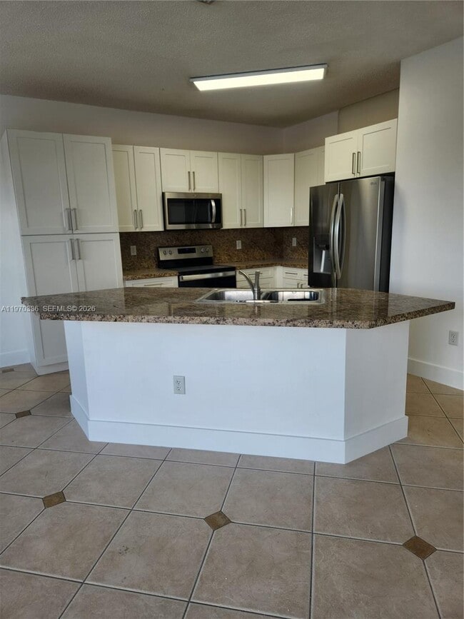 Building Photo - 5085 SW 155th Ave