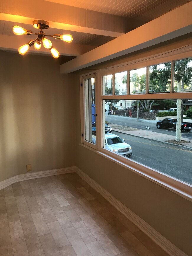 Sun Room - 839 E Ocean Blvd