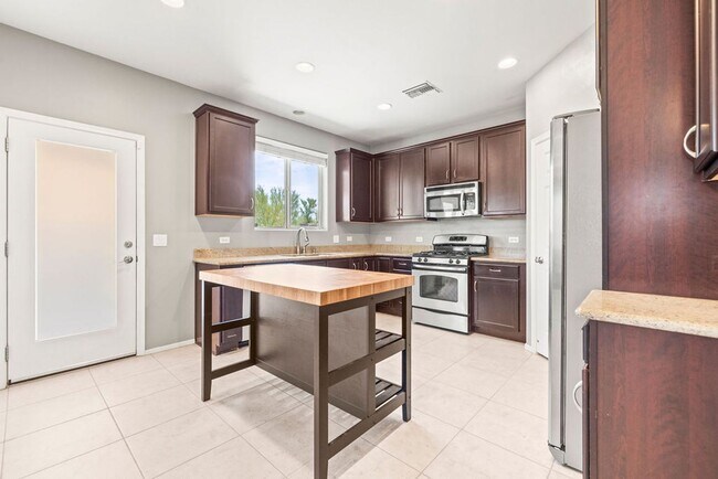 Building Photo - Welcome to Rancho Sahuarita!