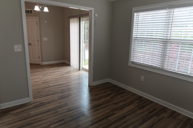 Building Photo - 210 Orch Pk Ln