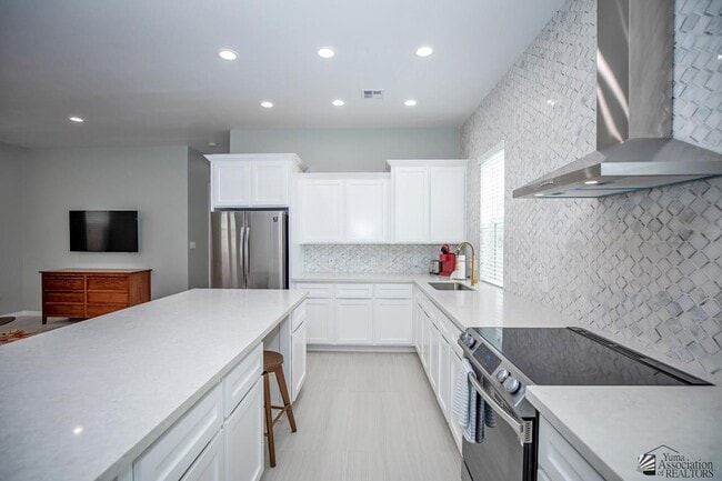 Building Photo - 57 W 2nd St