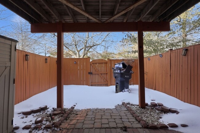 Building Photo - Unbeatable location near Lake Ridge Park and Marina, offering boating, fishing, wildlife and bird...