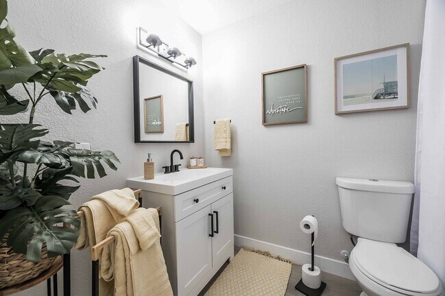 Building Photo - AMERICANA Property Mgmt - Fully furnished ...
