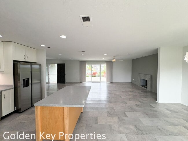 Building Photo - Welcome to this stunning 3-bedroom, 2-bath...